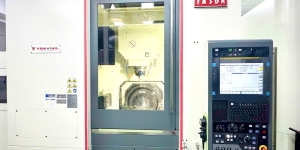 Precision machining and mold assembly with strict accuracy control.